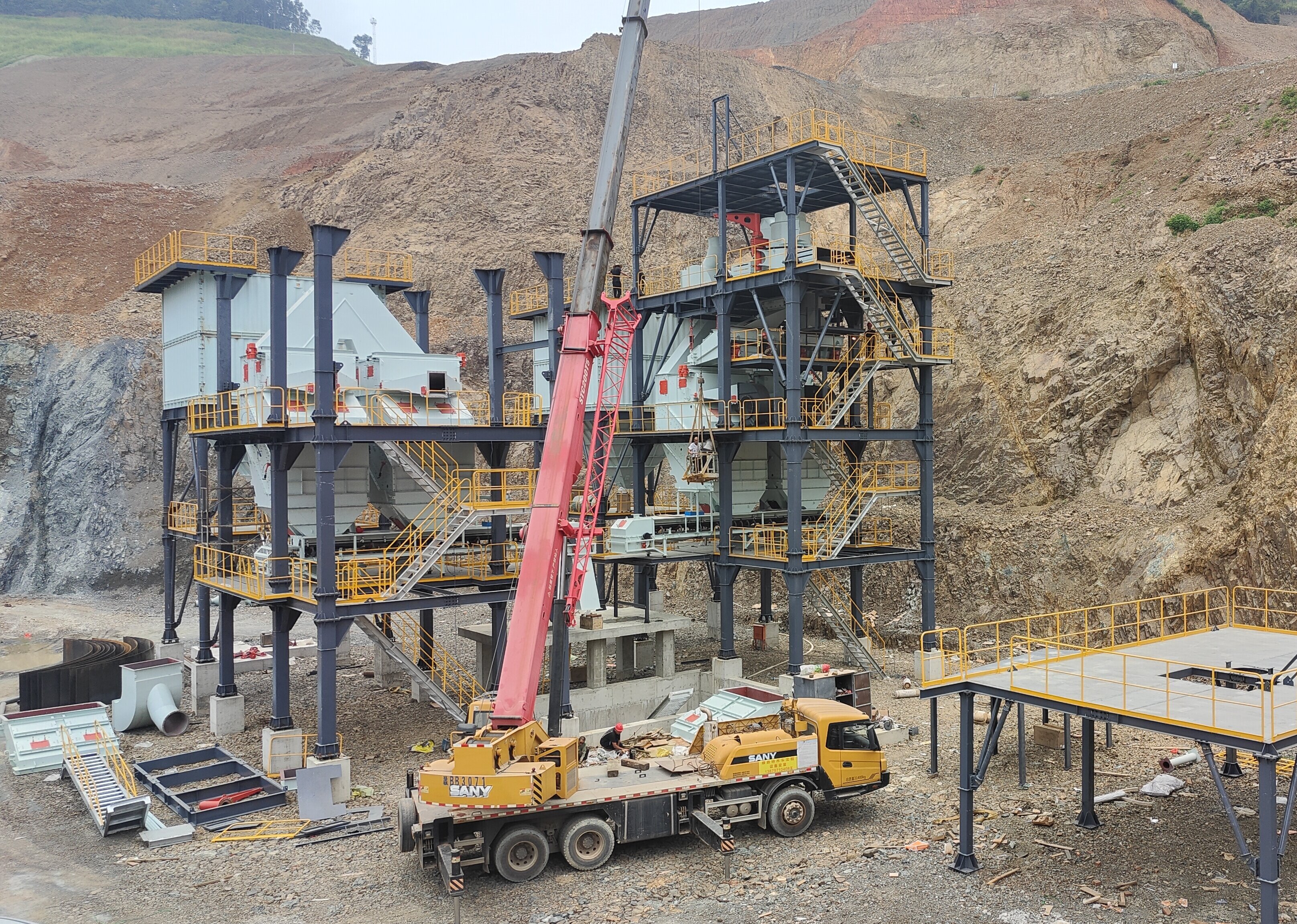 突破行業(yè)瓶頸！新型干法制砂樓實(shí)現配比可調、含粉率可控 引領(lǐng)綠色制砂新變革